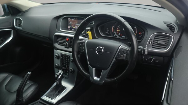 Used Volvo V40 2019 for sale - 76227310: Photo 10