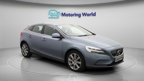 Used Volvo V40 2019 for sale - 76227310: Photo 2