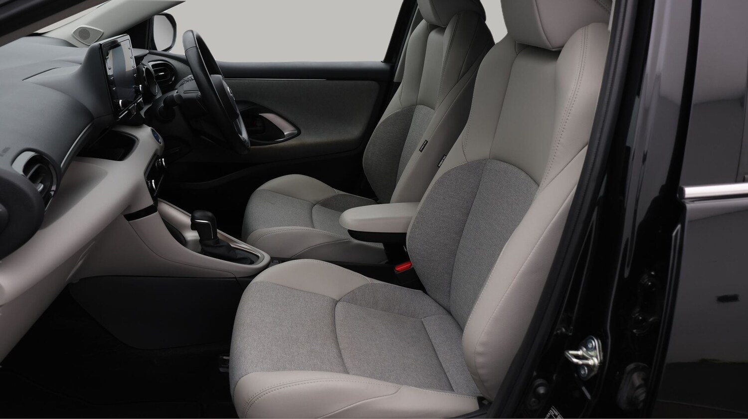 Used Toyota Yaris 2022 for sale - 77363455: Photo 14