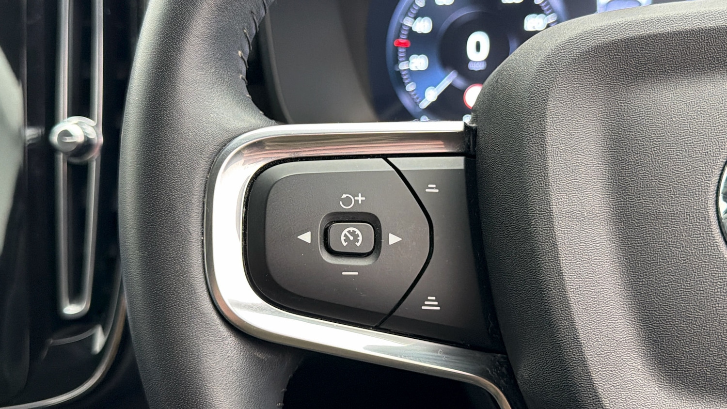 Used Volvo XC40 2021 for sale - 78197405: Photo 23