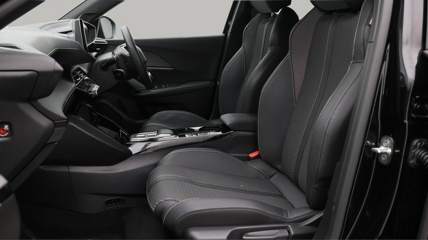 Used Peugeot 2008 2024 for sale - 76633815: Photo 15