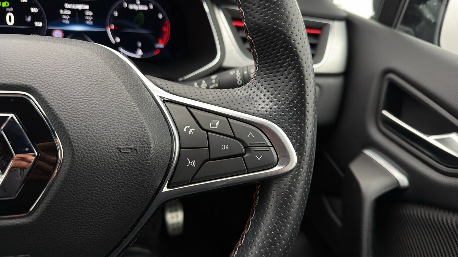 Used Renault Captur for sale - 78027600: Photo 24