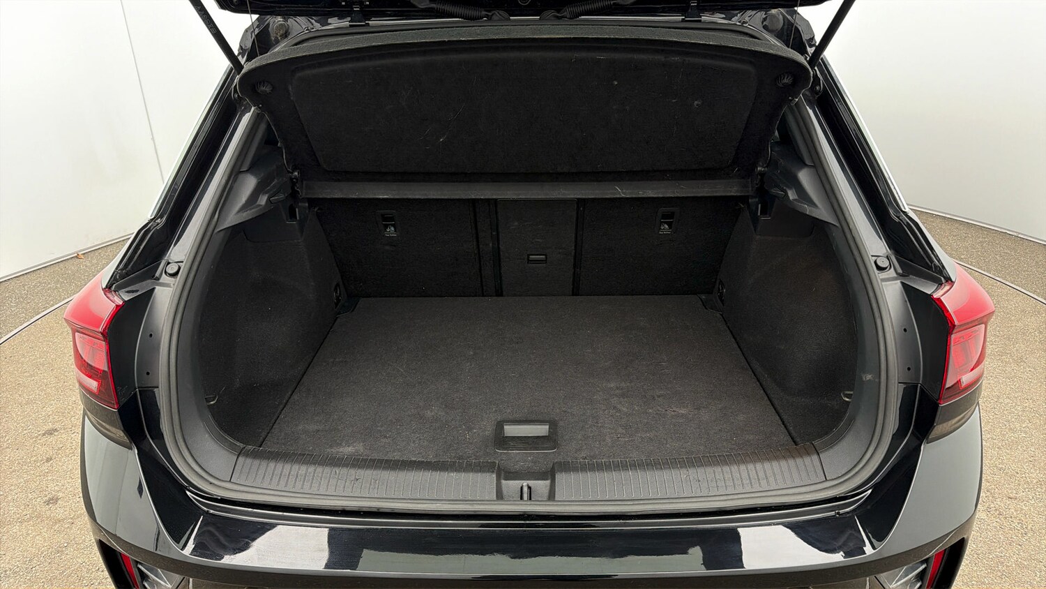 Used Volkswagen T-Roc 2023 for sale - 78150477: Photo 16