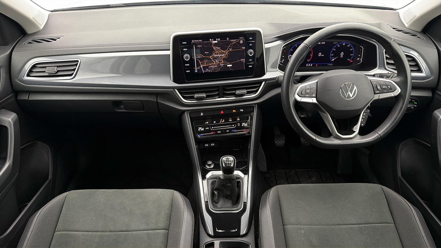 Used Volkswagen T-Roc 2023 for sale - 77947232: Photo 12