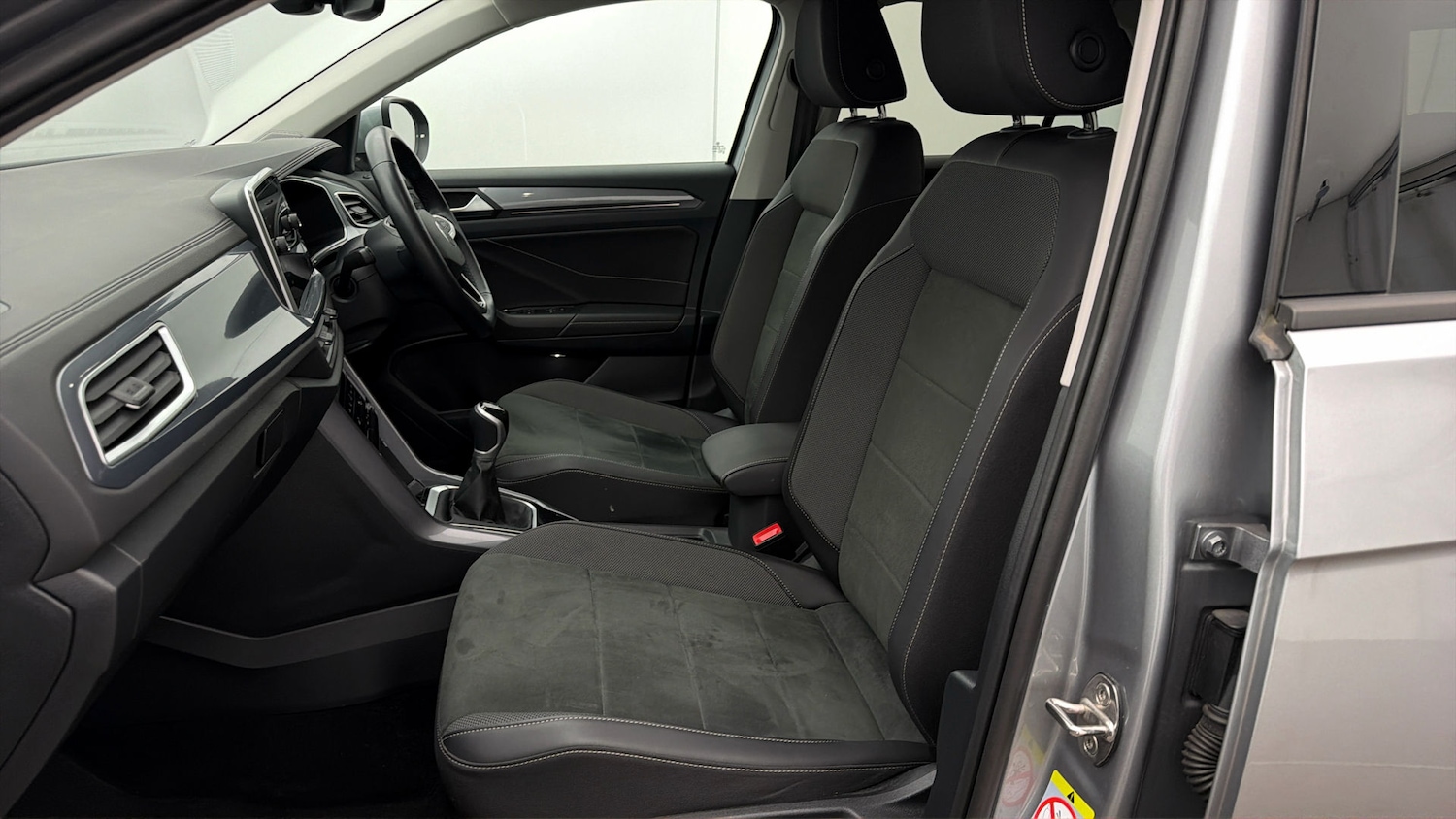 Used Volkswagen T-Roc 2023 for sale - 77947232: Photo 13