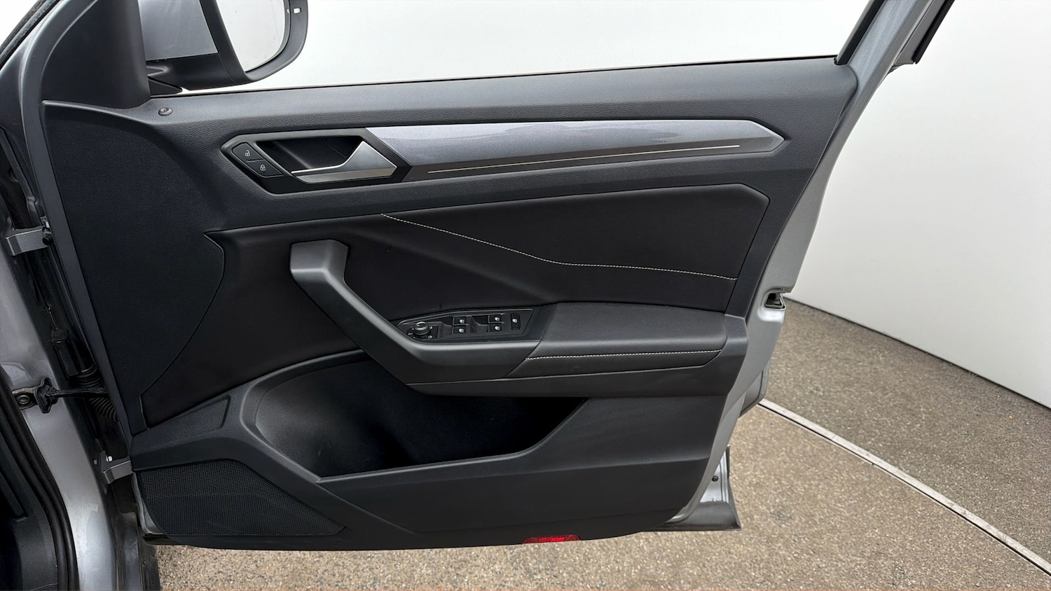 Used Volkswagen T-Roc 2023 for sale - 77947232: Photo 14