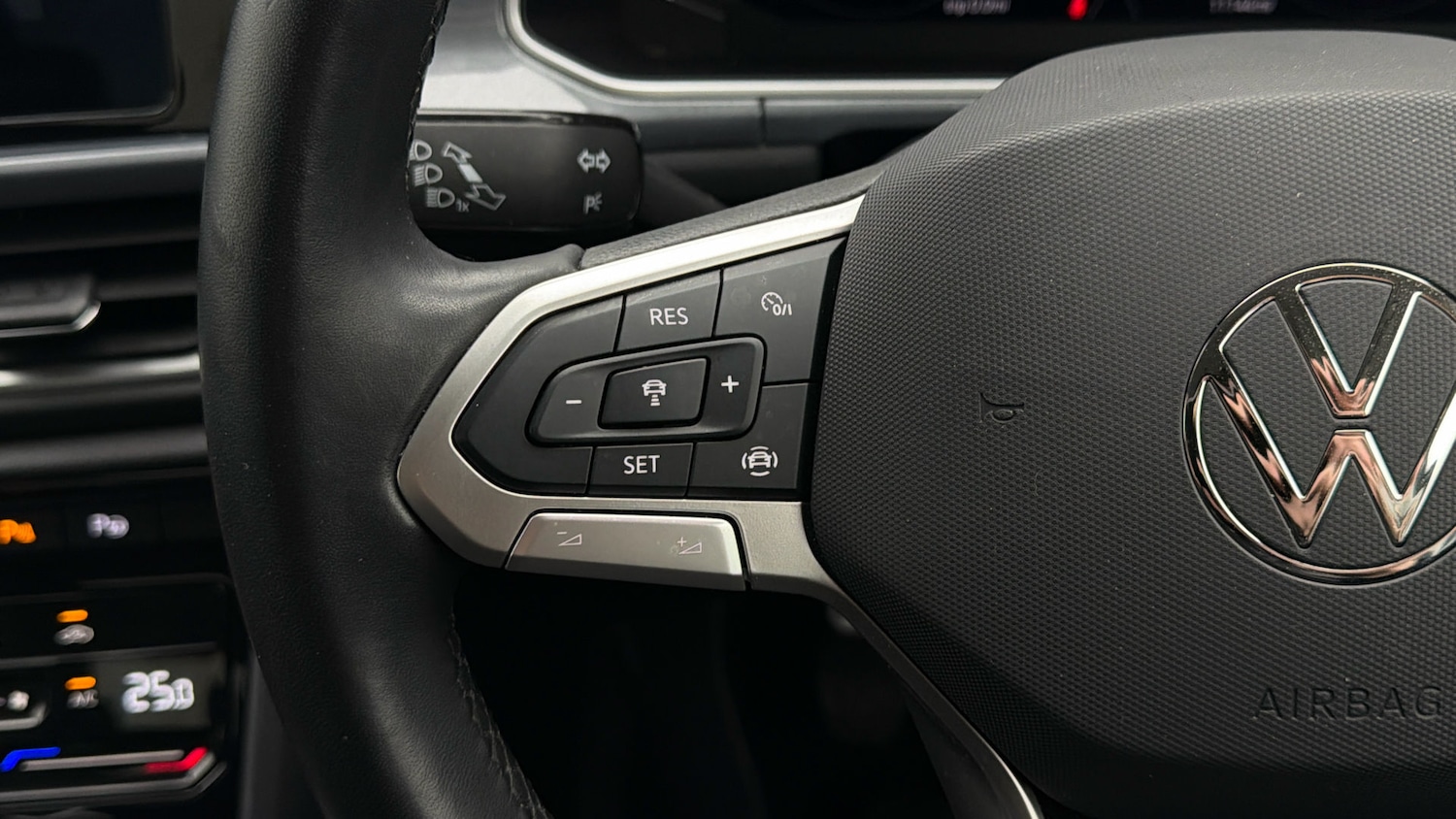 Used Volkswagen T-Roc 2023 for sale - 77947232: Photo 21