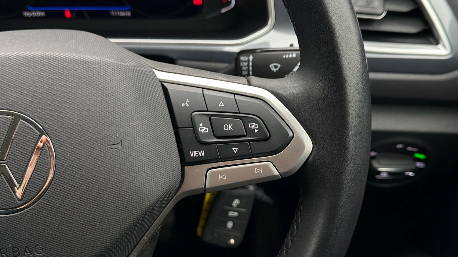 Used Volkswagen T-Roc 2023 for sale - 77947232: Photo 22