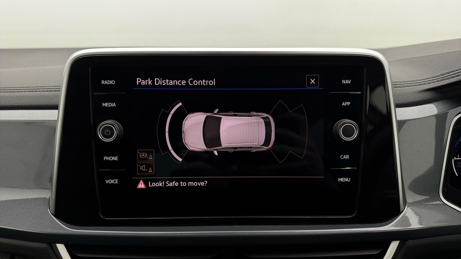 Used Volkswagen T-Roc 2023 for sale - 77947232: Photo 24