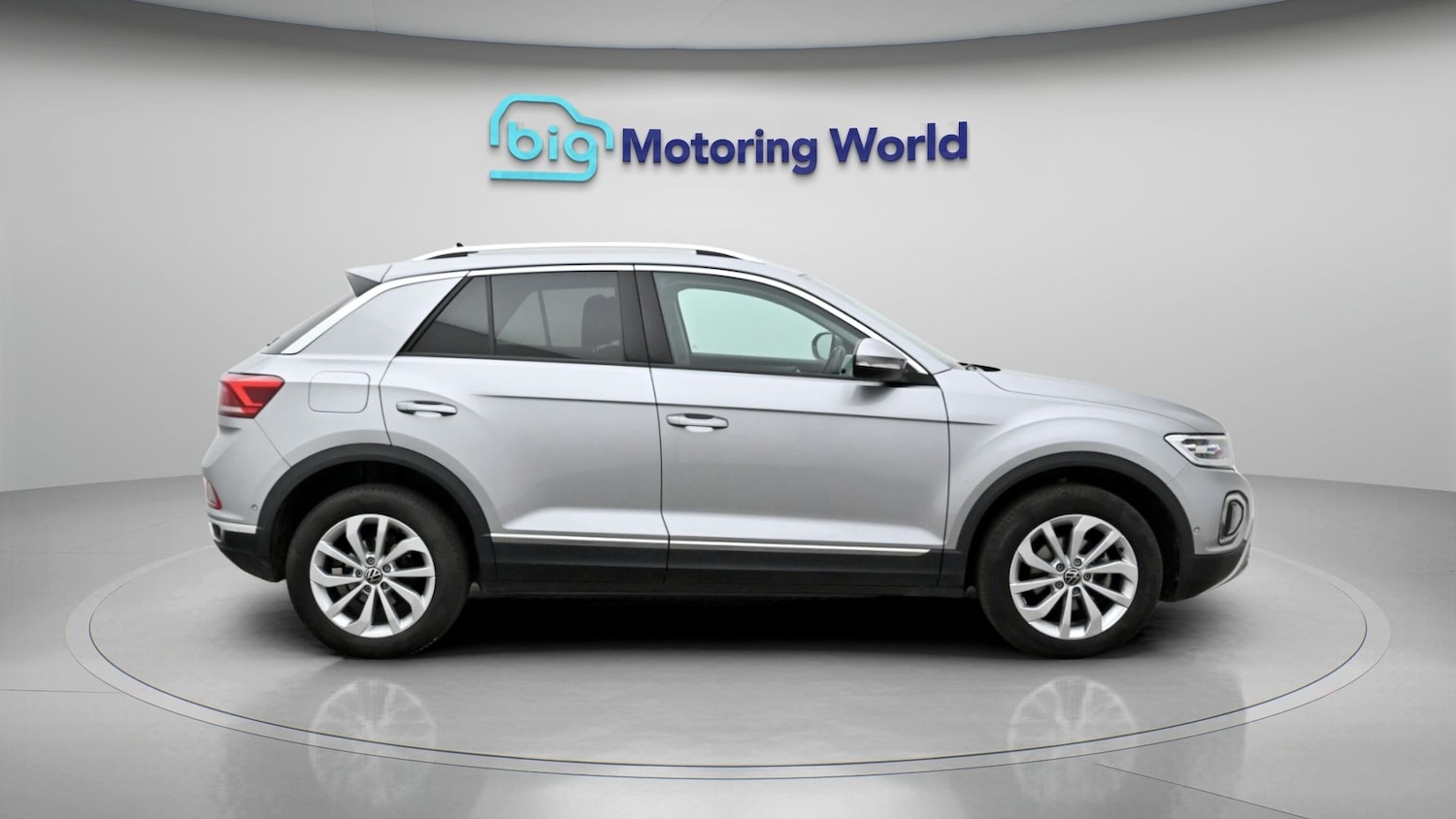 Used Volkswagen T-Roc 2023 for sale - 77947232: Photo 8