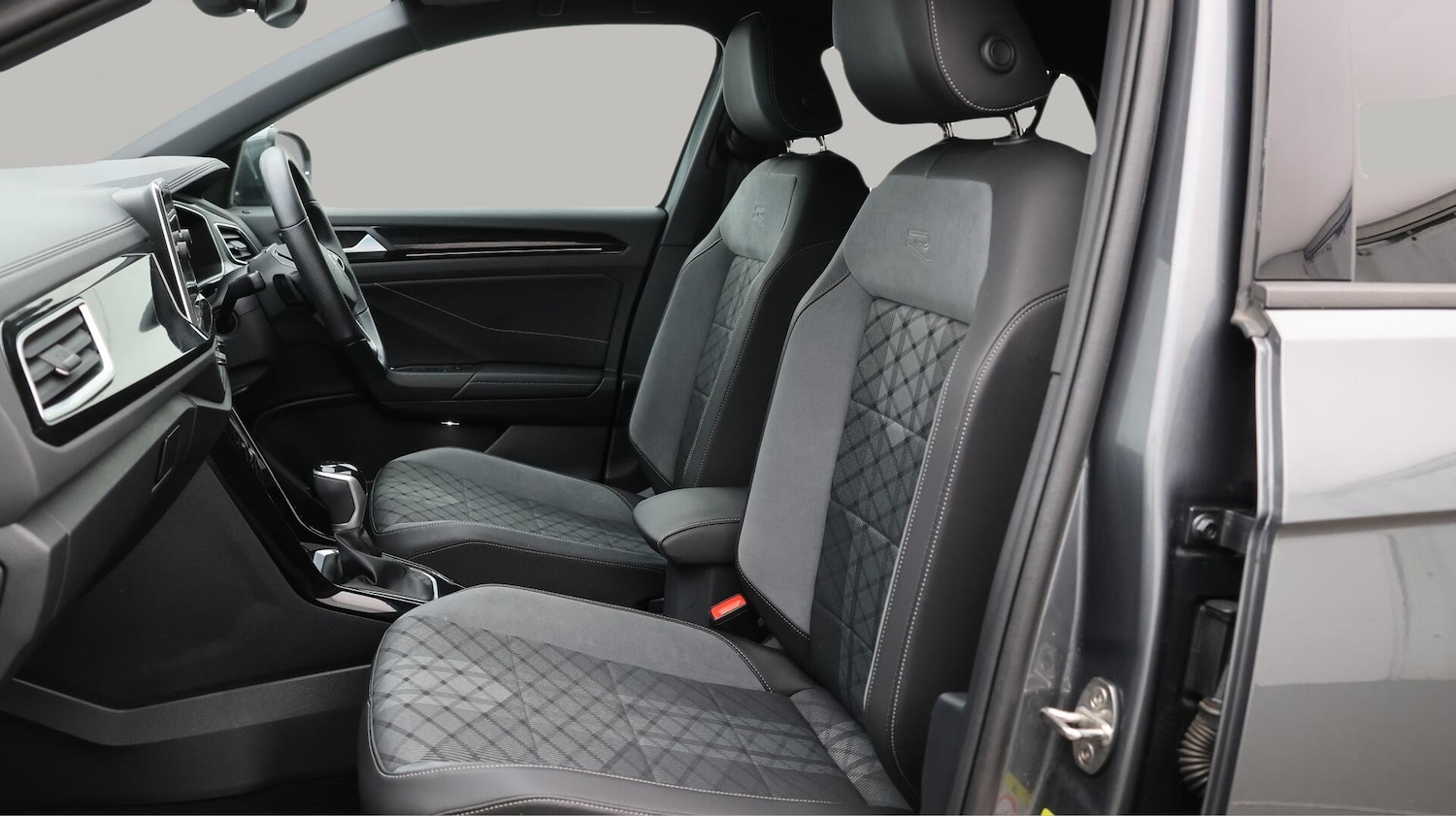 Used Volkswagen T-Roc 2022 for sale - 76371365: Photo 15
