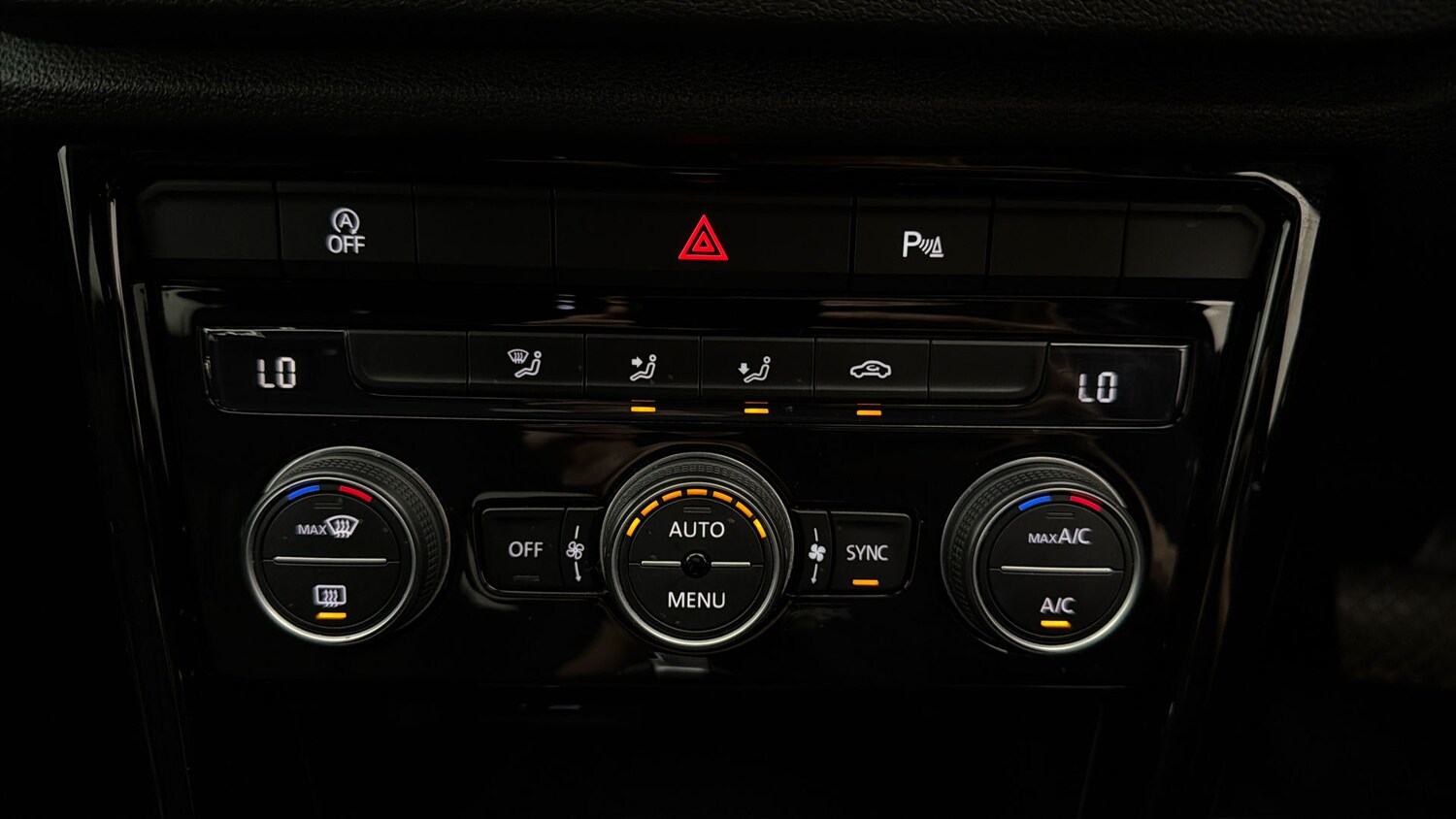 Used Volkswagen T-Roc for sale - 78176696: Photo 11