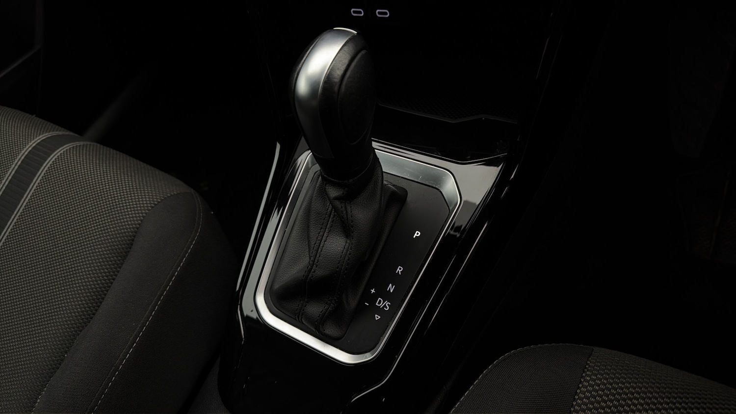 Used Volkswagen T-Roc for sale - 78176696: Photo 26