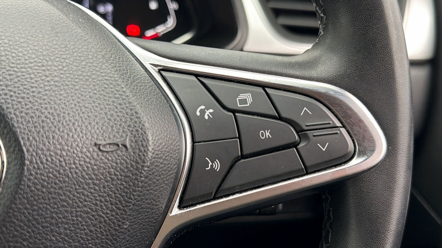 Used Renault Captur 2023 for sale - 78210352: Photo 24