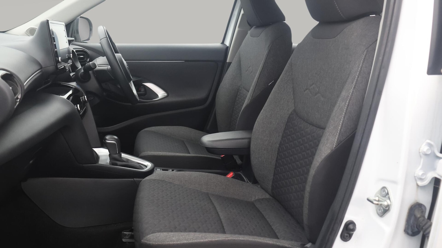 Used Toyota Yaris Cross 2022 for sale - 76715319: Photo 15