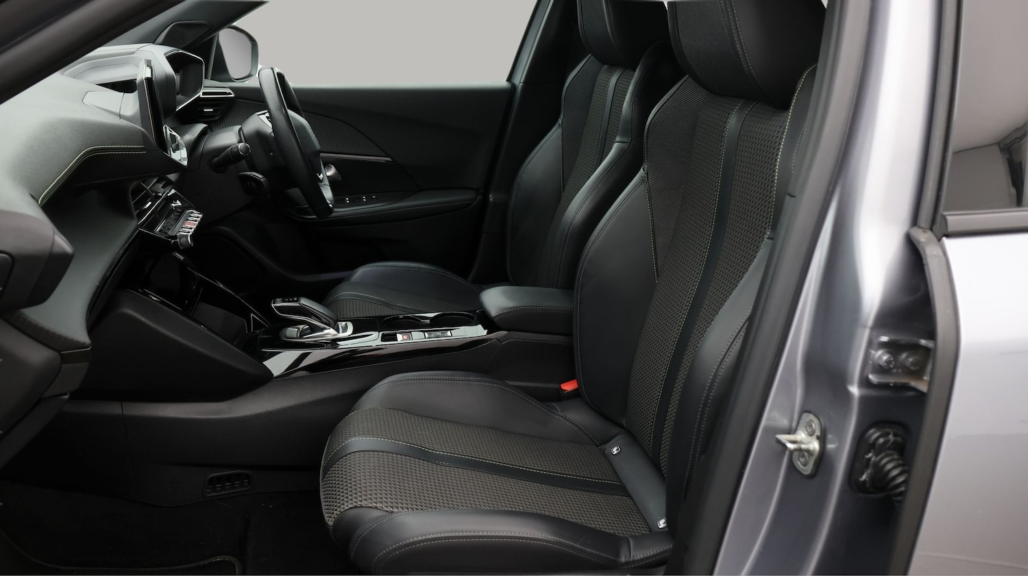 Used Peugeot 2008 2021 for sale - 77355105: Photo 14