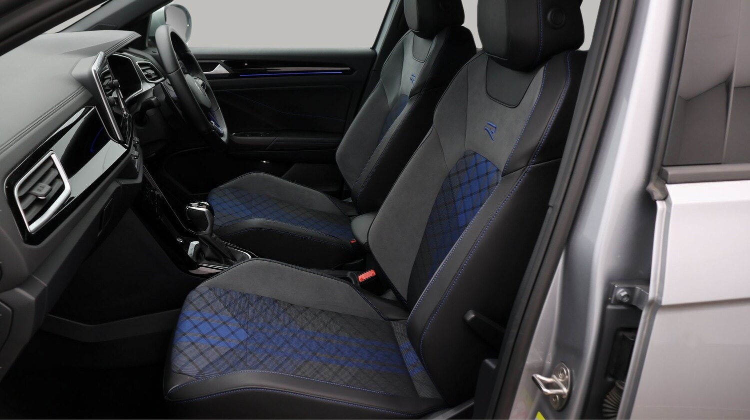 Used Volkswagen T-Roc for sale - 77337432: Photo 14