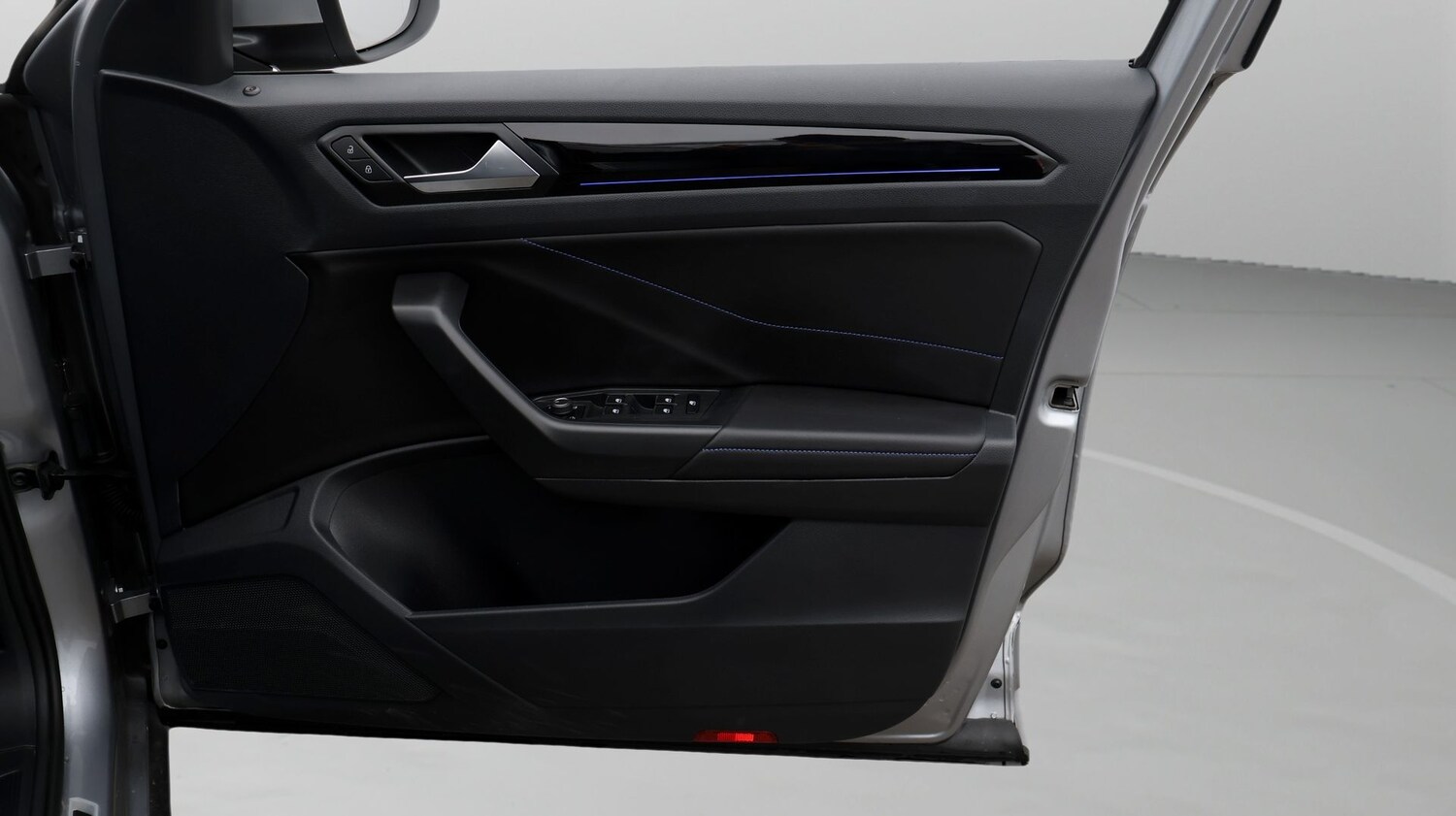 Used Volkswagen T-Roc for sale - 77337432: Photo 15