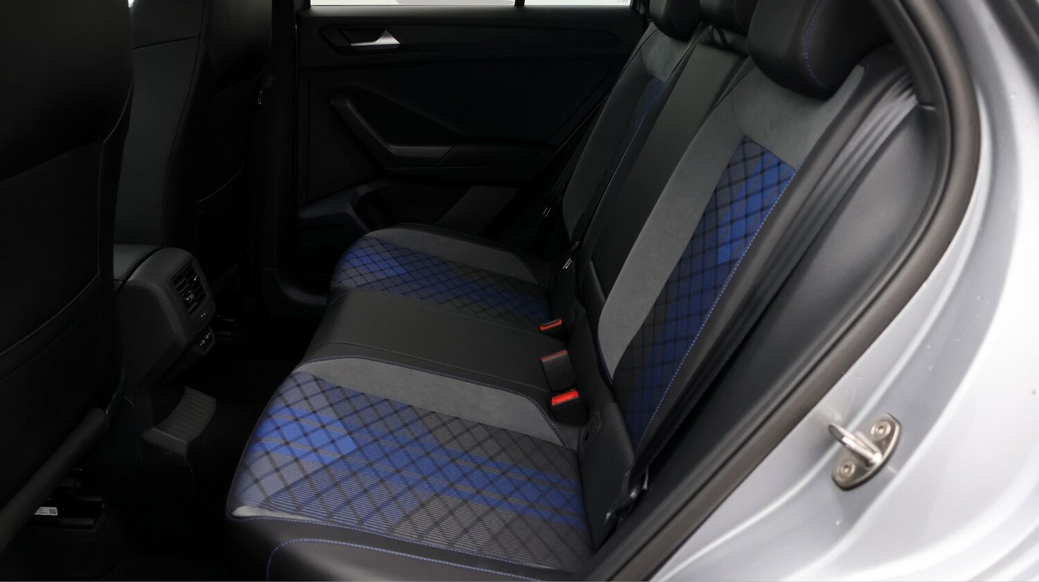 Used Volkswagen T-Roc for sale - 77337432: Photo 16