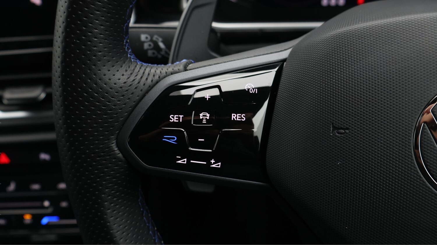 Used Volkswagen T-Roc for sale - 77337432: Photo 21