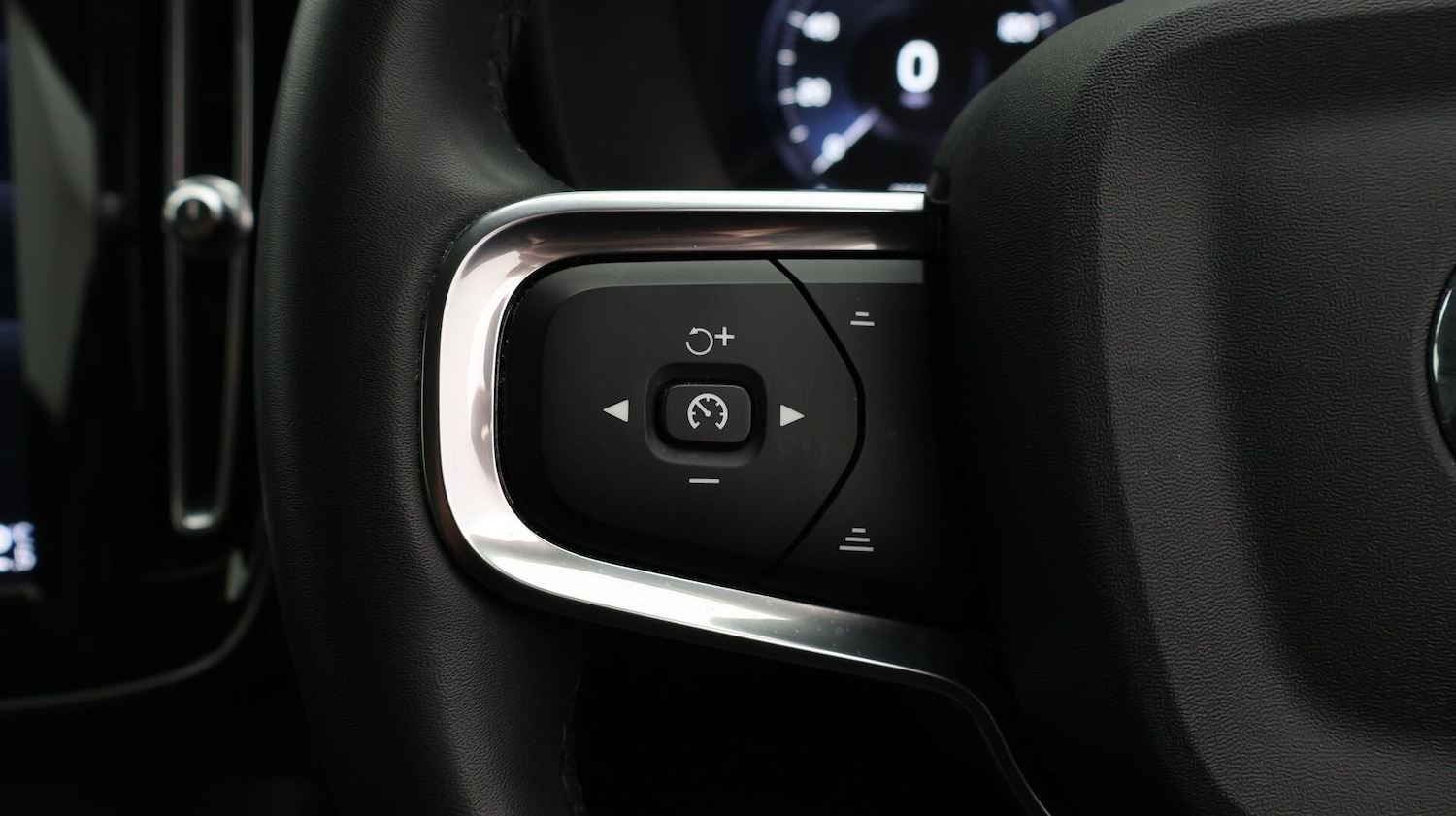 Used Volvo XC40 2021 for sale - 76633069: Photo 25