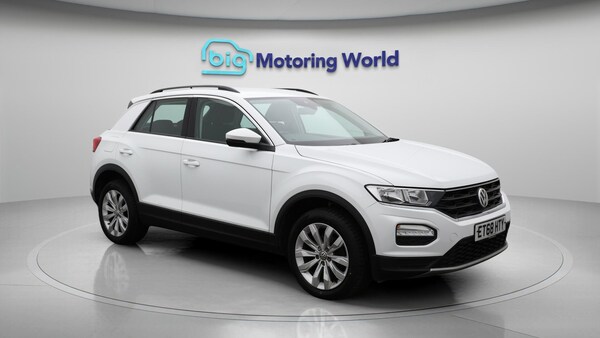 Used Volkswagen T-Roc 2019 for sale - 76175372: Photo 2