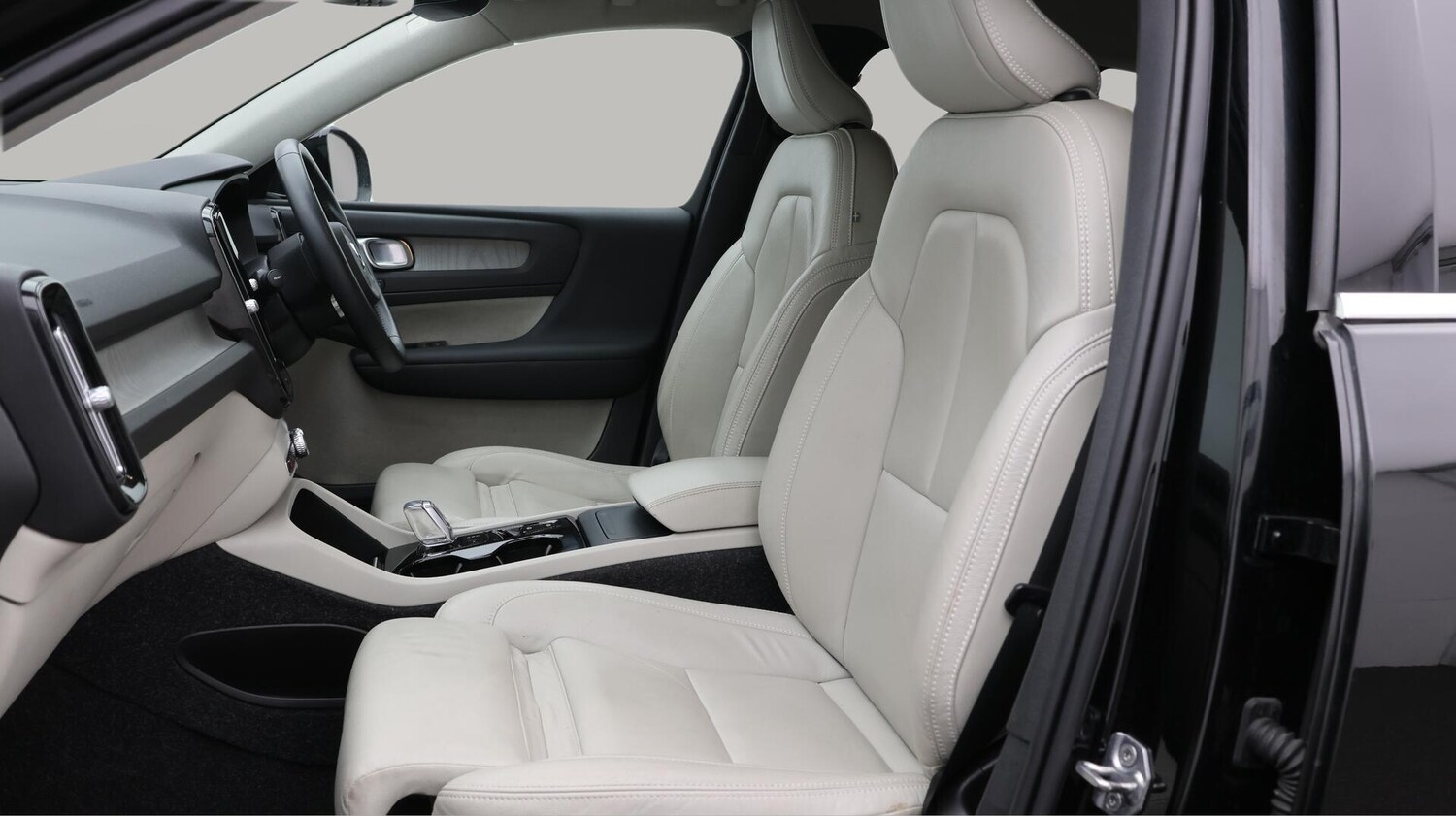 Used Volvo XC40 2021 for sale - 76549731: Photo 14