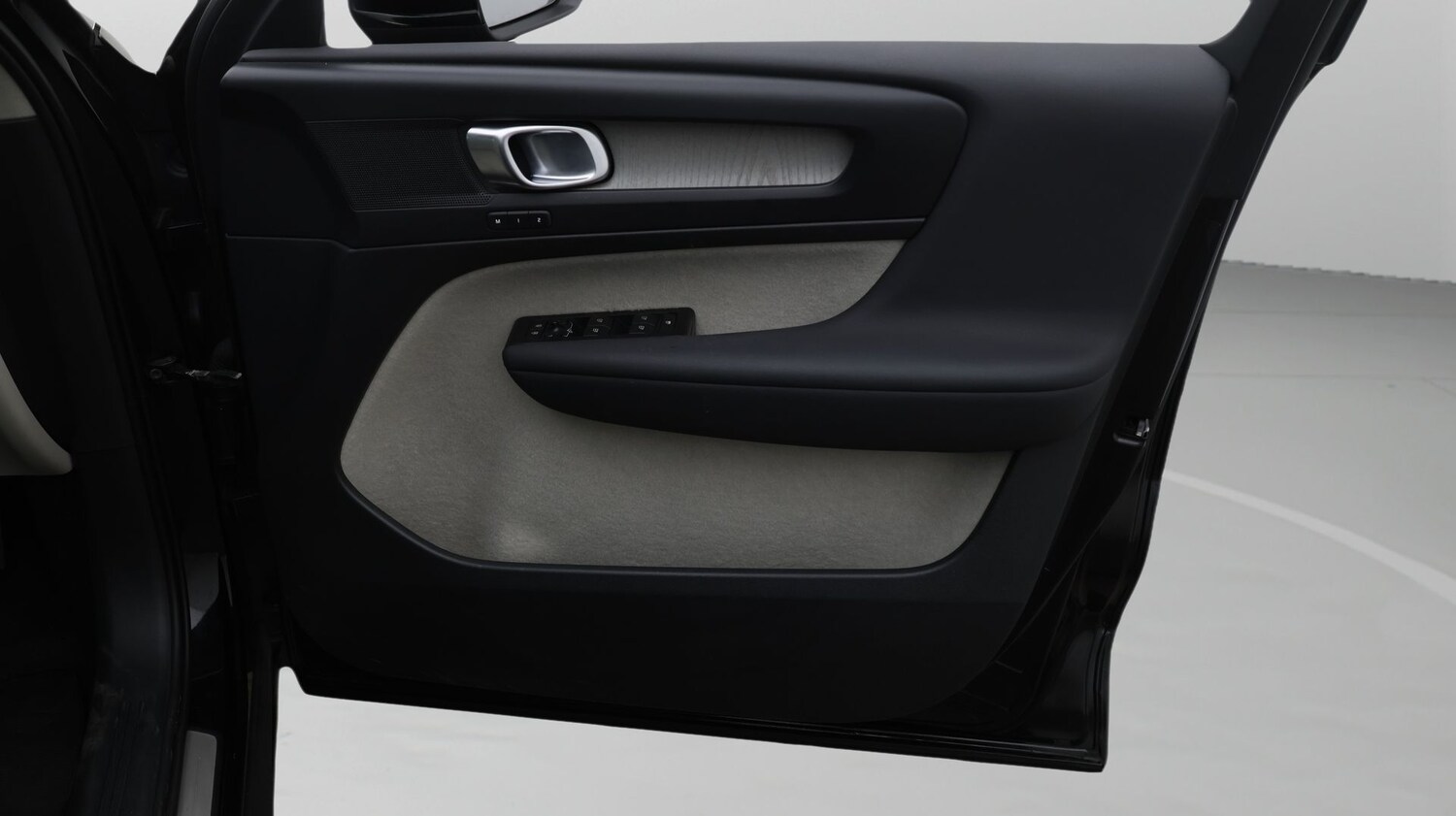 Used Volvo XC40 for sale - 77363473: Photo 15