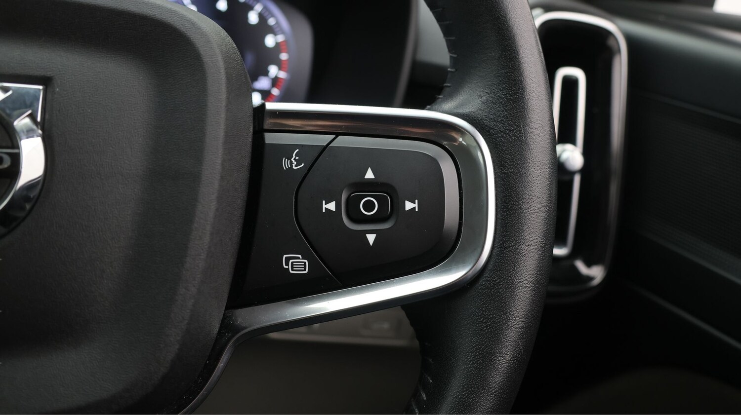 Used Volvo XC40 for sale - 77363473: Photo 23