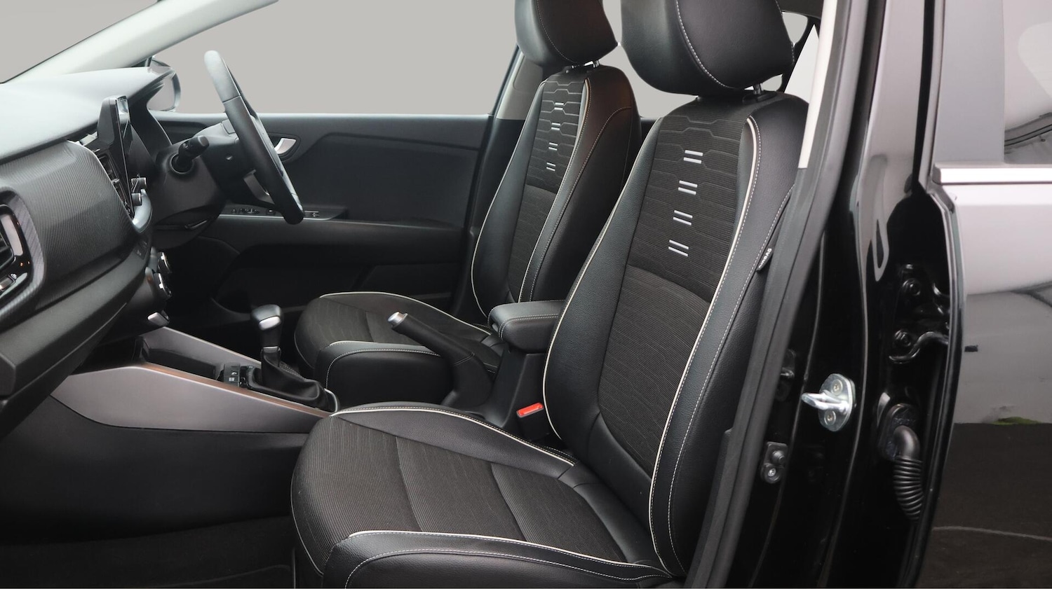 Used Kia Stonic 2022 for sale - 76549092: Photo 15