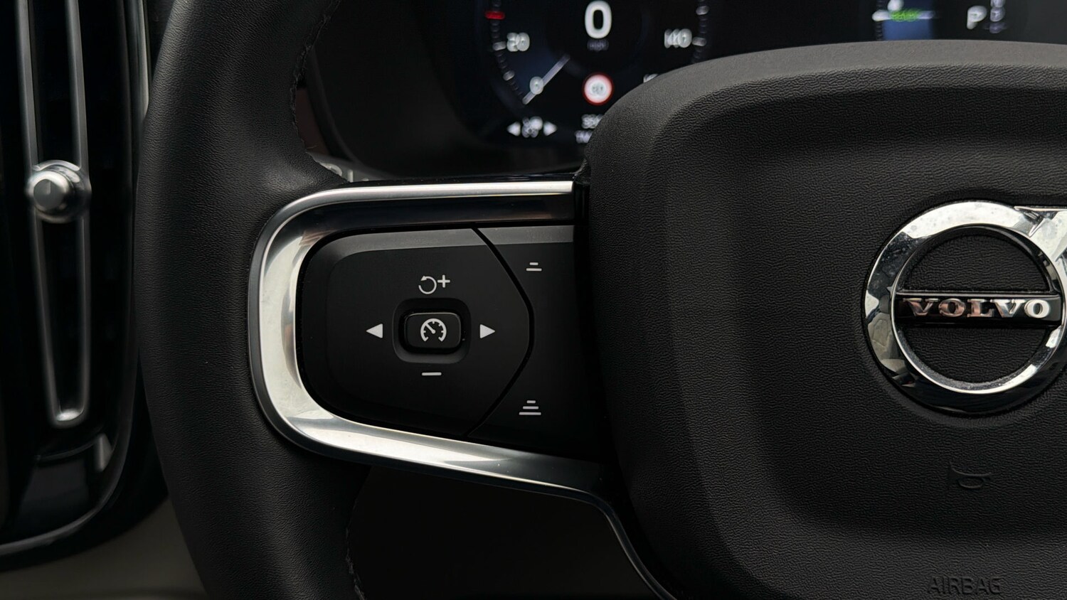 Used Volvo XC40 2022 for sale - 78210123: Photo 23