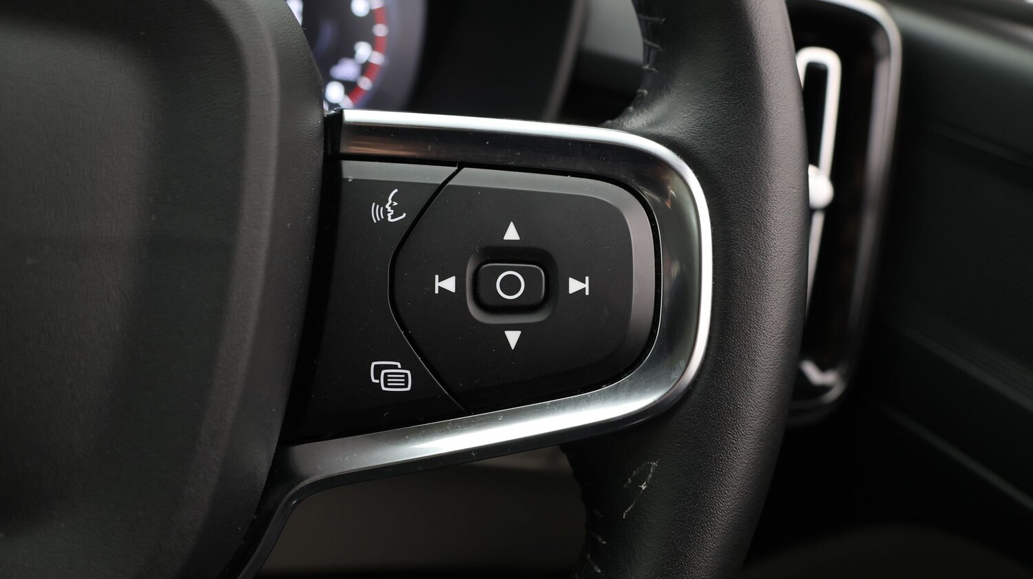 Used Volvo XC40 for sale - 77602084: Photo 24