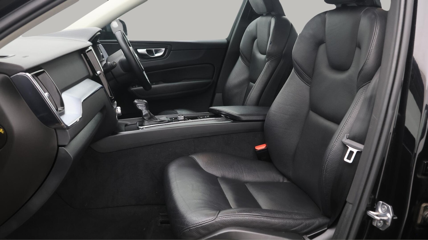 Used Volvo XC60 2019 for sale - 76348823: Photo 15