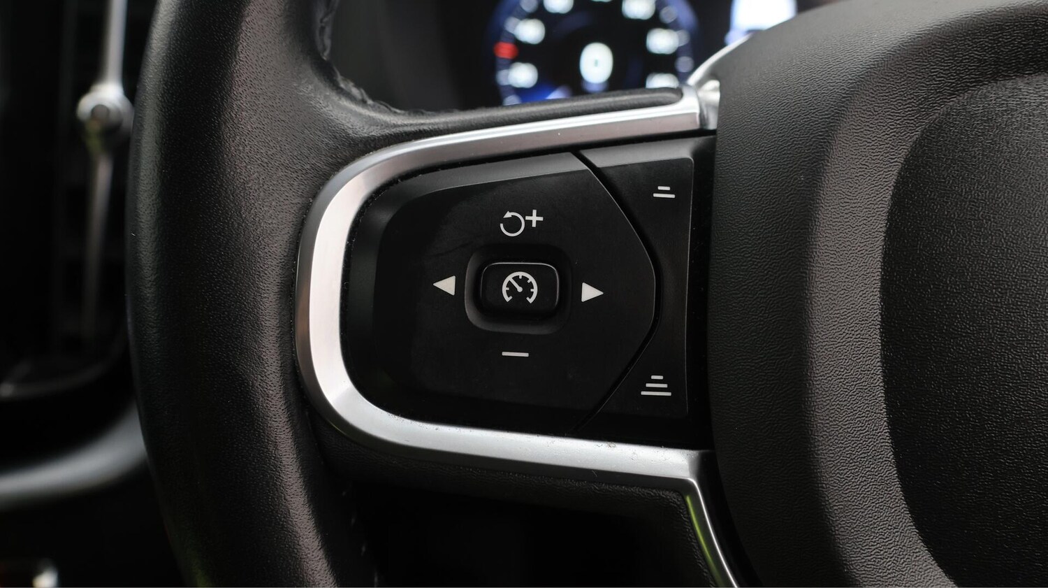 Used Volvo XC60 2019 for sale - 76348823: Photo 23