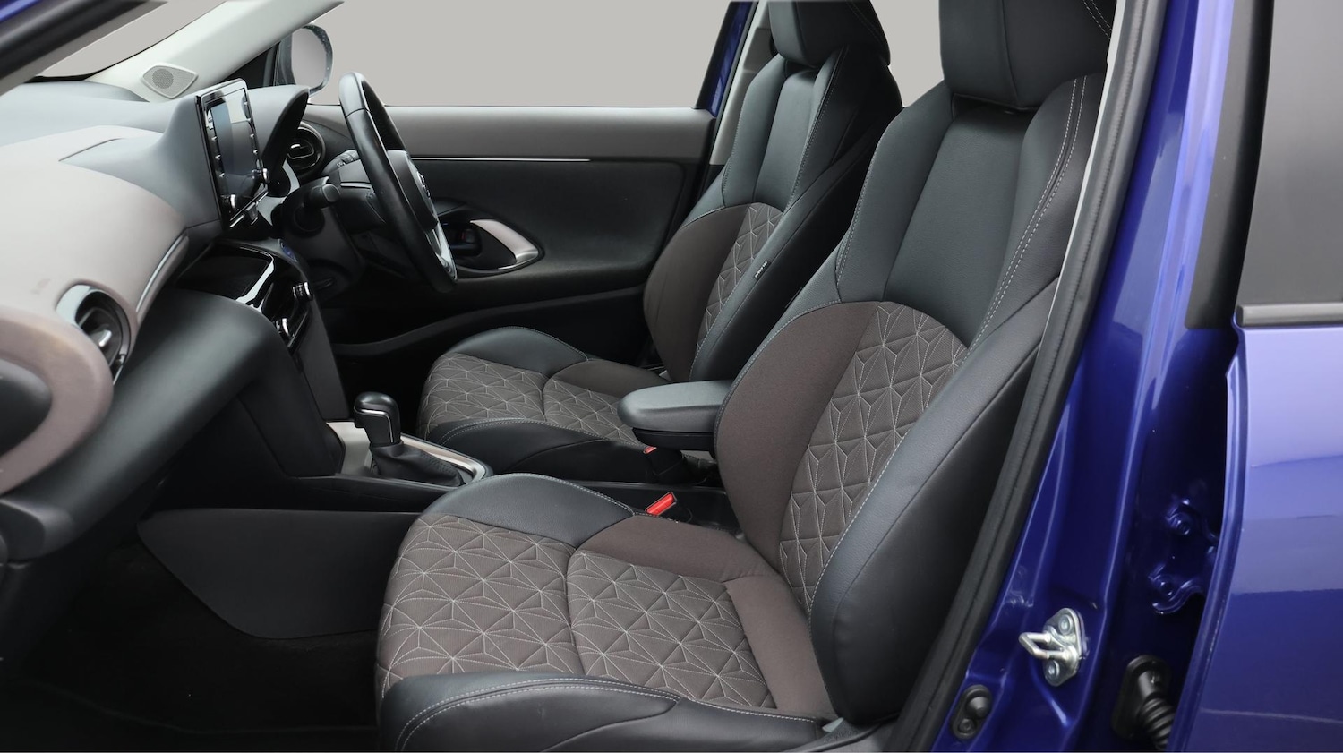 Used Toyota Yaris Cross 2022 for sale - 76432091: Photo 15