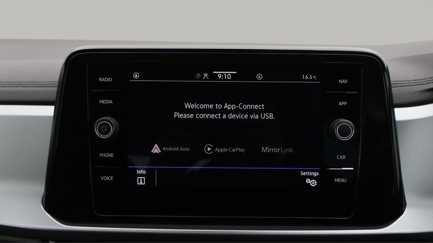 Used Volkswagen T-Roc 2023 for sale - 77274726: Photo 24