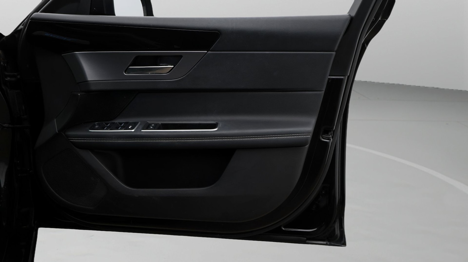 Used Jaguar XF 2018 for sale - 77548443: Photo 14