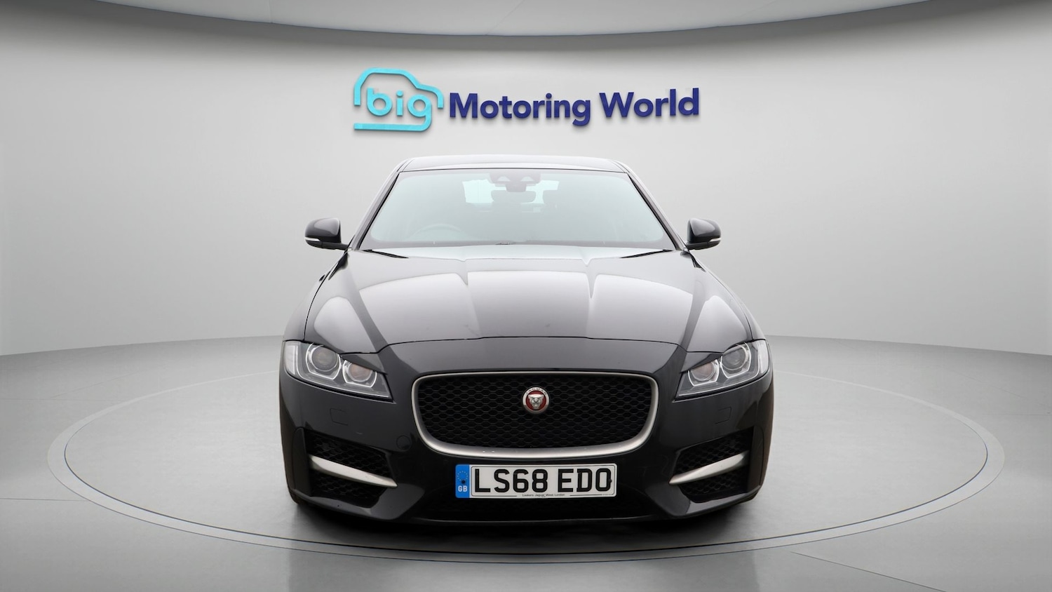 Used Jaguar XF 2018 for sale - 77548443: Photo 2