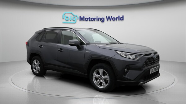 Used Toyota RAV4 2021 for sale - 76200932: Photo 2