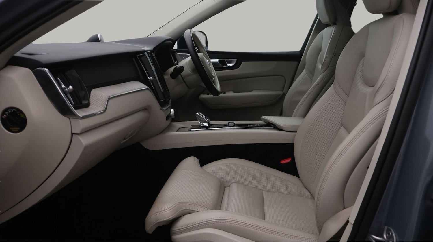 Used Volvo XC60 2023 for sale - 77365668: Photo 14