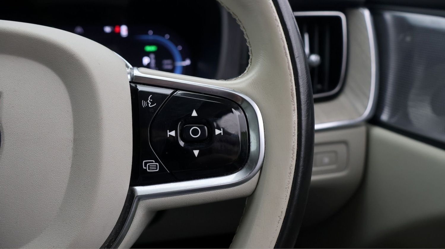 Used Volvo XC60 2023 for sale - 77365668: Photo 26