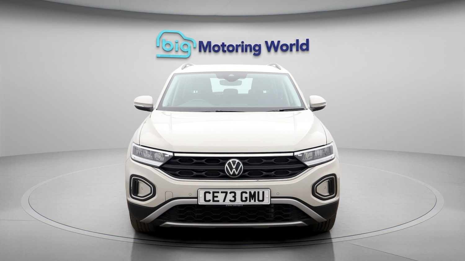 Used Volkswagen T-Roc 2023 for sale - 77774622: Photo 2