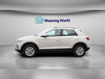 Used Volkswagen T-Roc 2023 for sale - 77774622: Photo