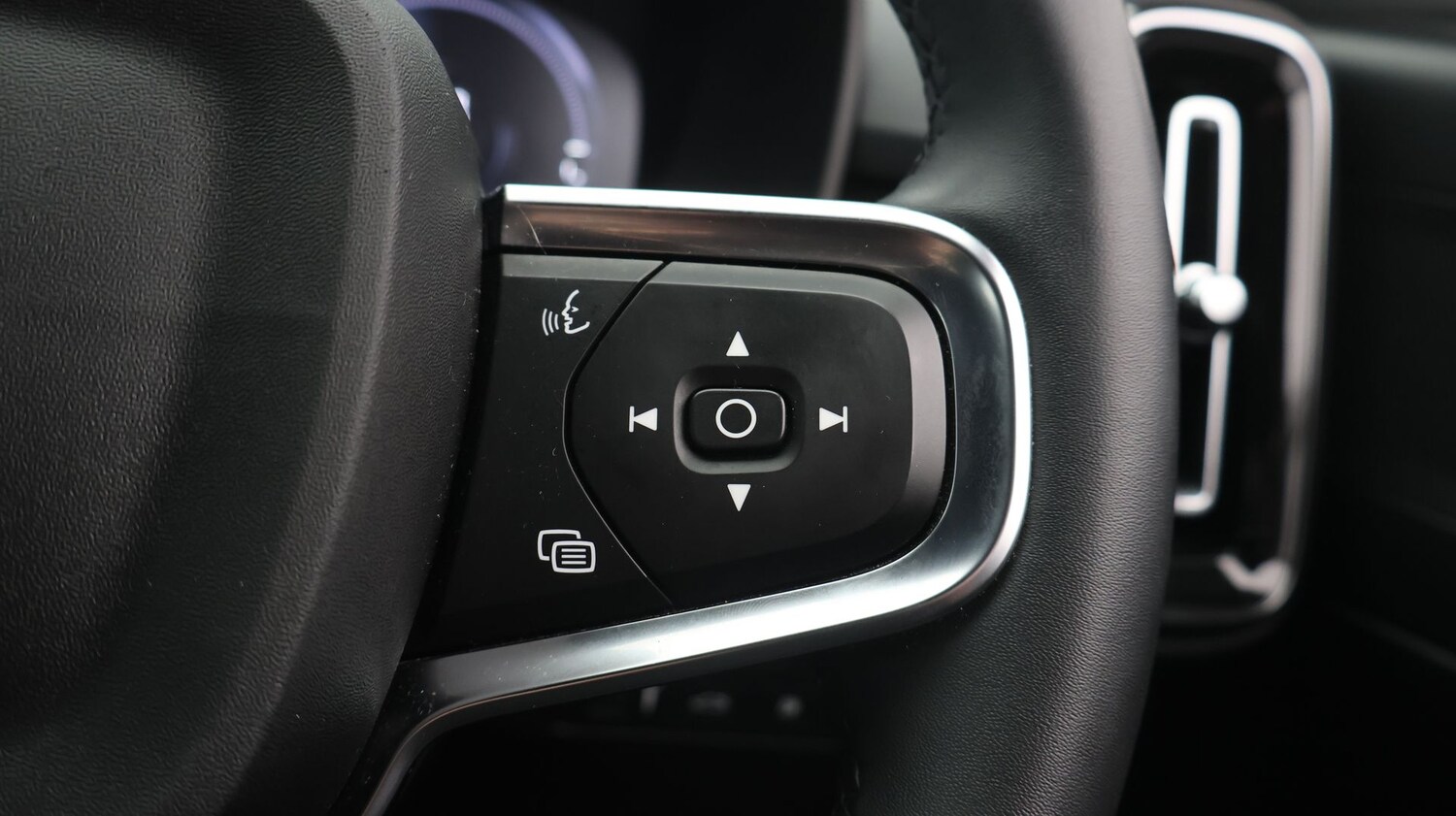 Used Volvo XC40 for sale - 77675806: Photo 25