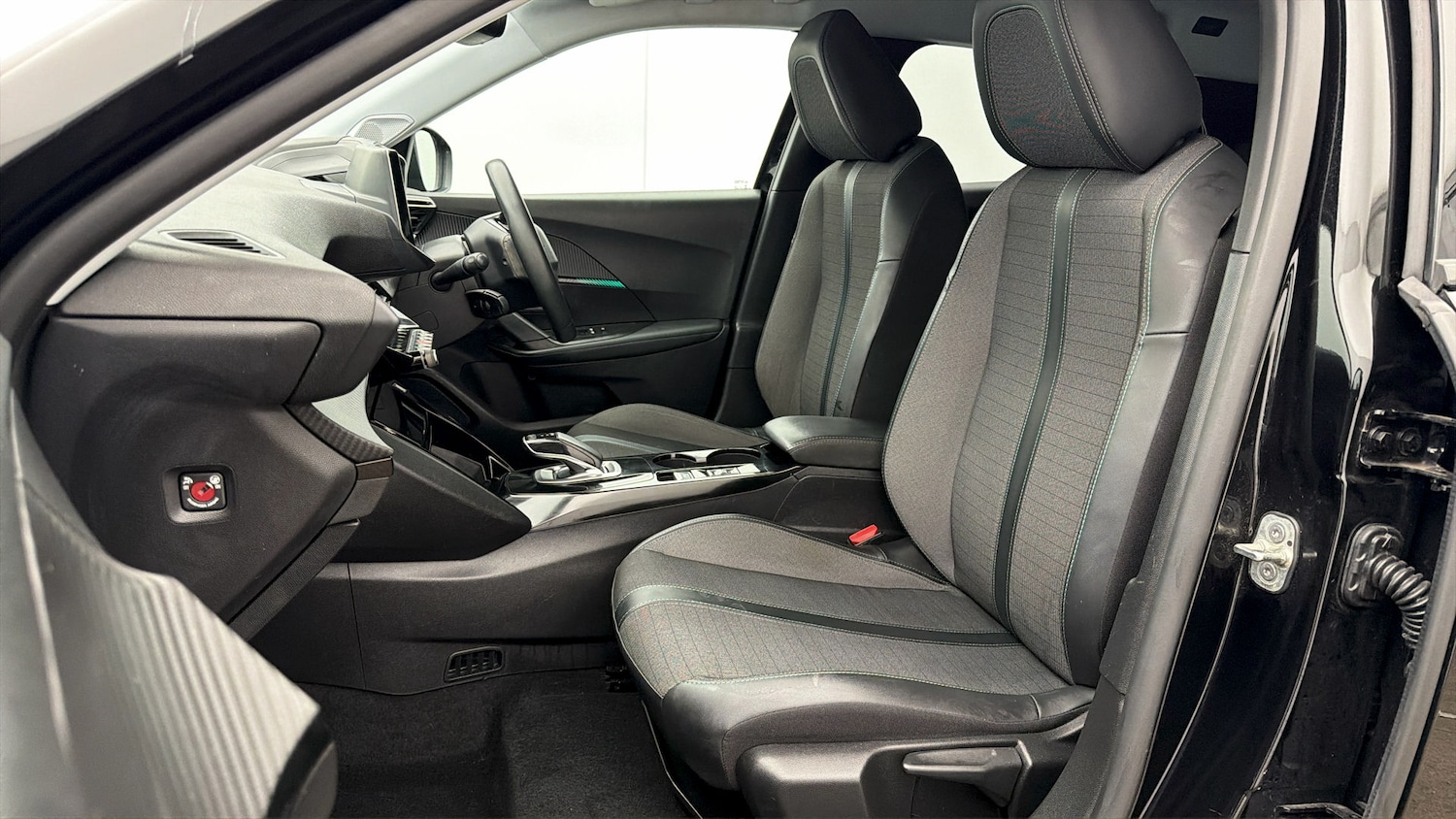 Used Peugeot 2008 2022 for sale - 77945345: Photo 13