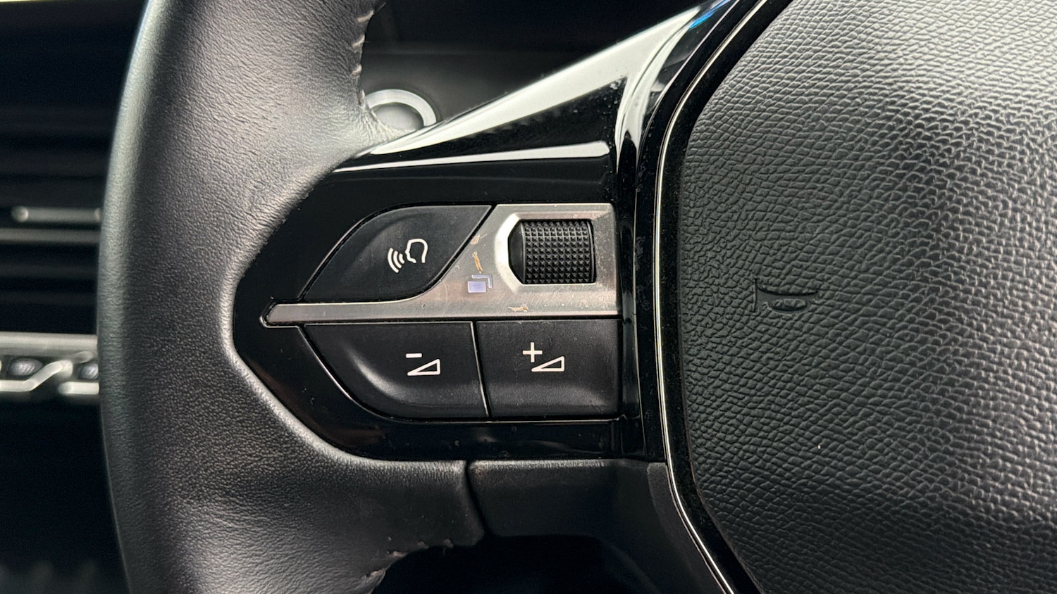 Used Peugeot 2008 2022 for sale - 77945345: Photo 23