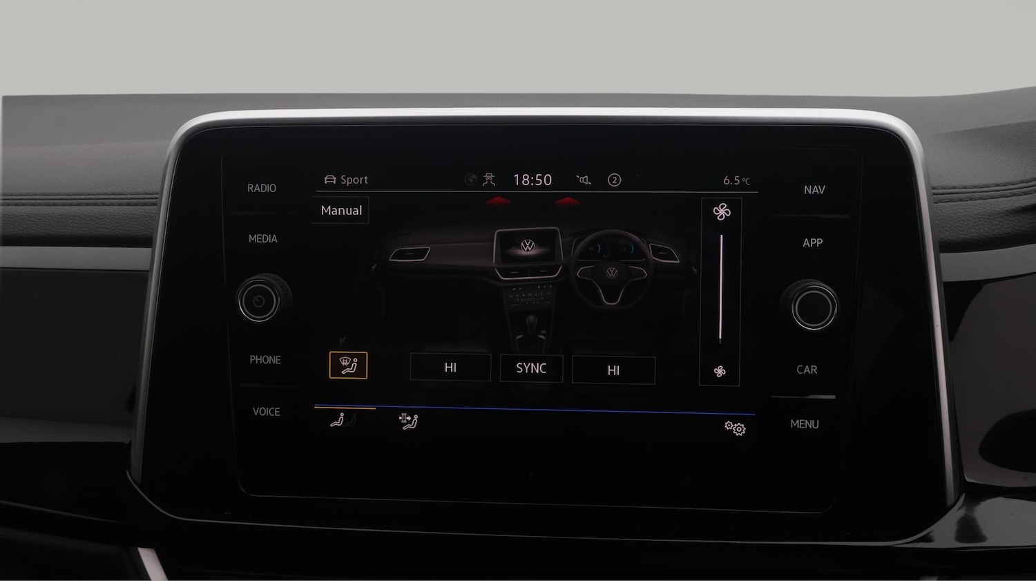 Used Volkswagen T-Roc 2024 for sale - 76735429: Photo 13