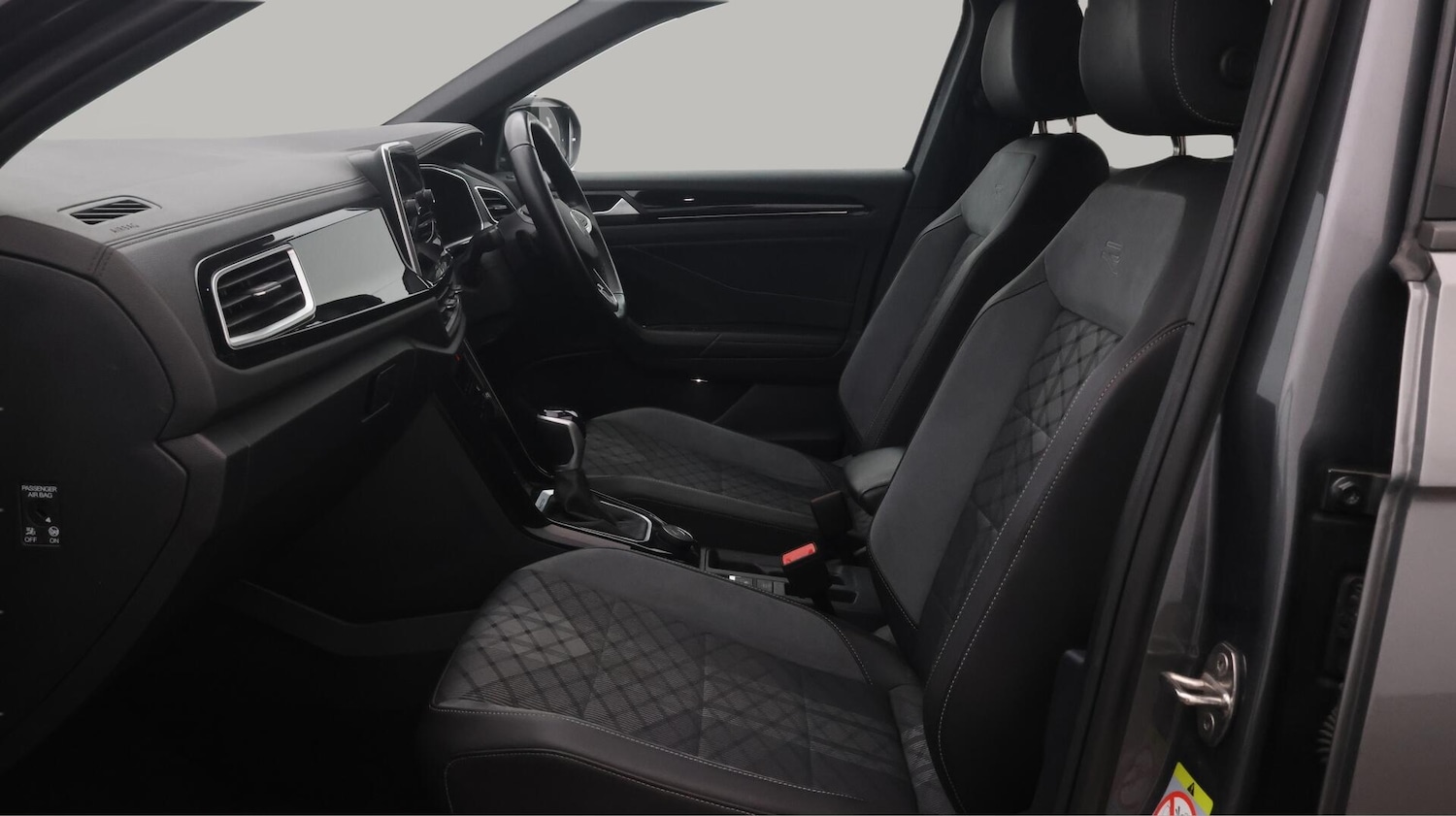 Used Volkswagen T-Roc 2024 for sale - 76735429: Photo 15