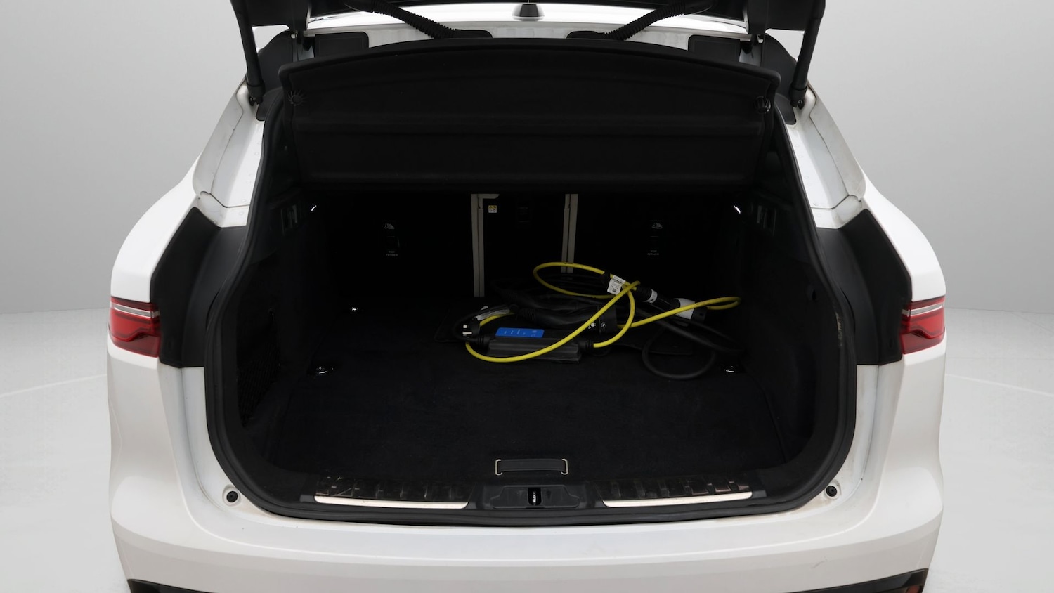 Used Jaguar F-Pace 2023 for sale - 77745271: Photo 17