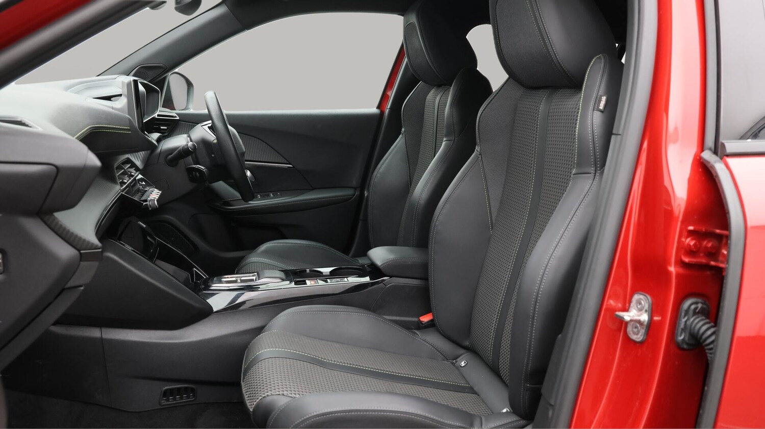 Used Peugeot 2008 2022 for sale - 76645923: Photo 15